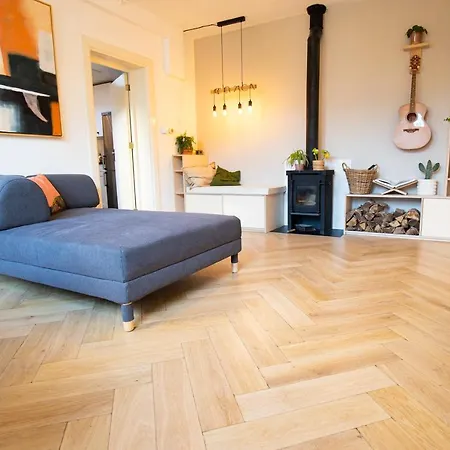 Semesterbostad Cute House *